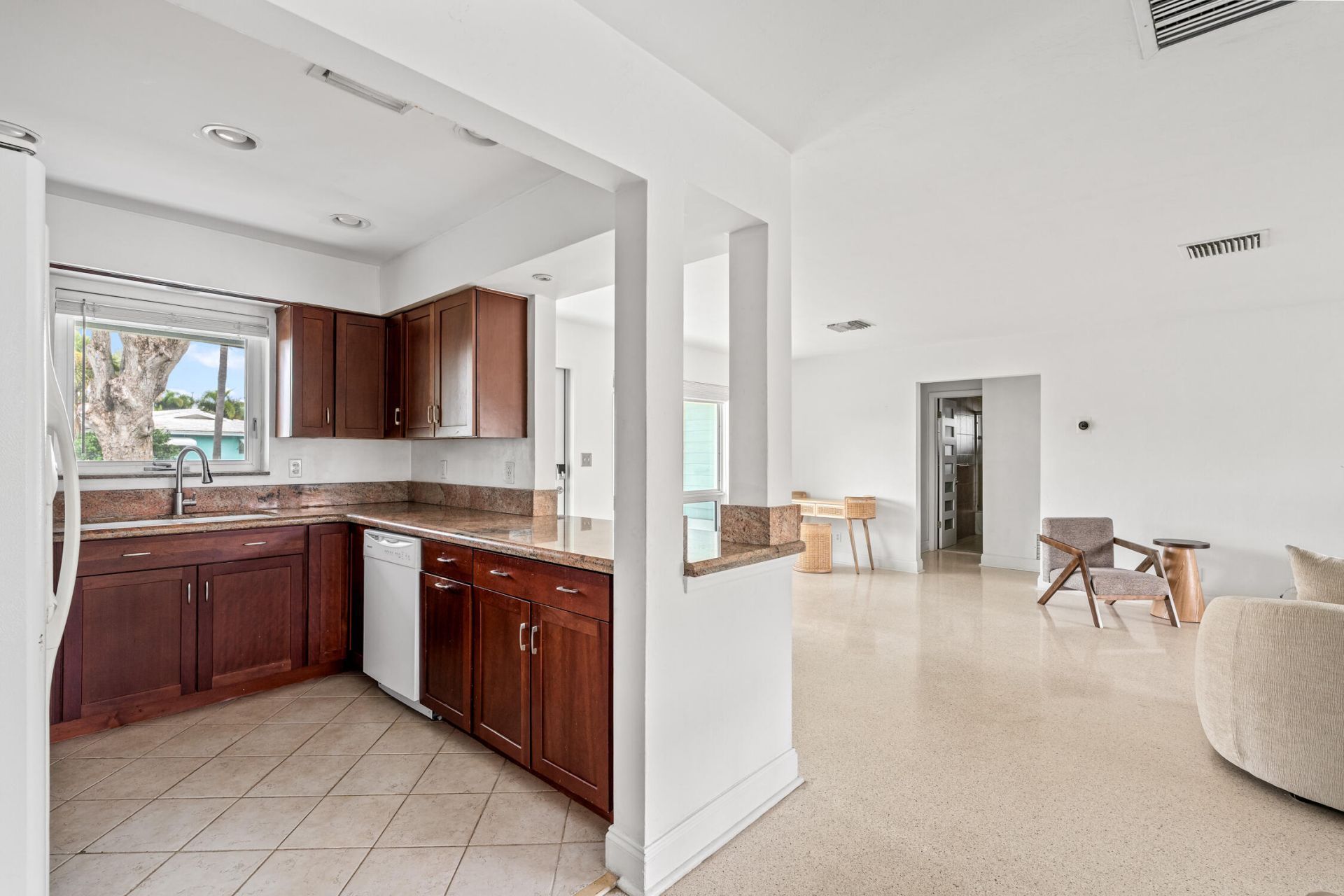 690 SE 5th Court, Pompano Beach, FL 33060 Photo