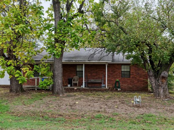 602 NW 4th Street , Checotah, OK 74426