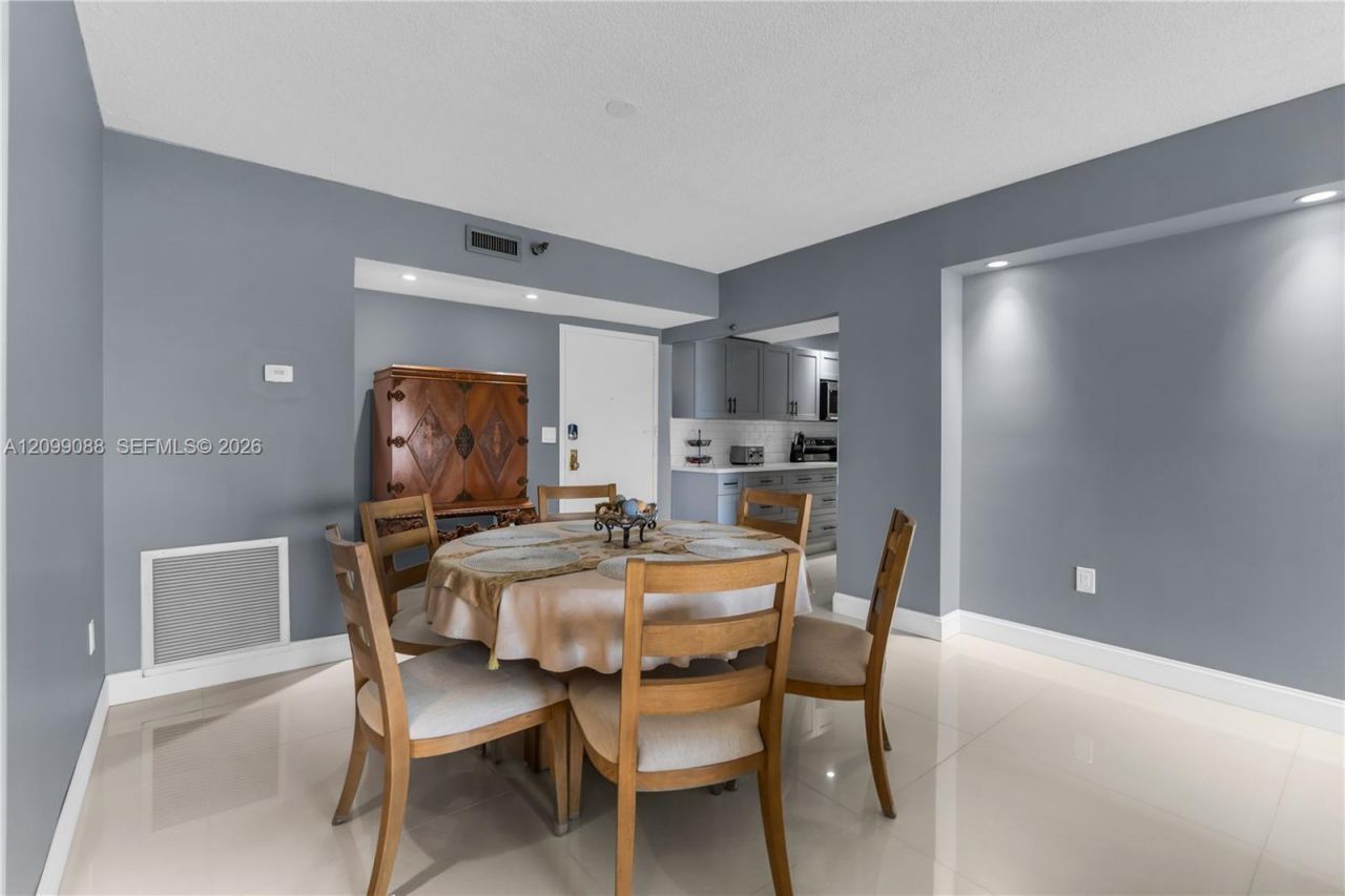 3850 Washington St , Unit 704, Hollywood, FL 33021 Photo