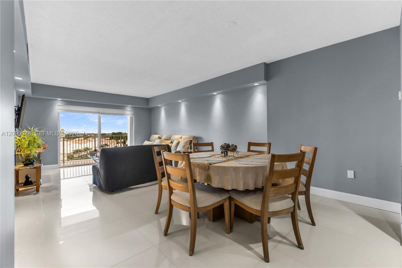 3850 Washington St , Unit 704, Hollywood, FL 33021 Photo
