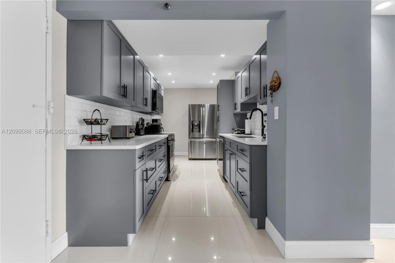 3850 Washington St , Unit 704, Hollywood, FL 33021 Photo
