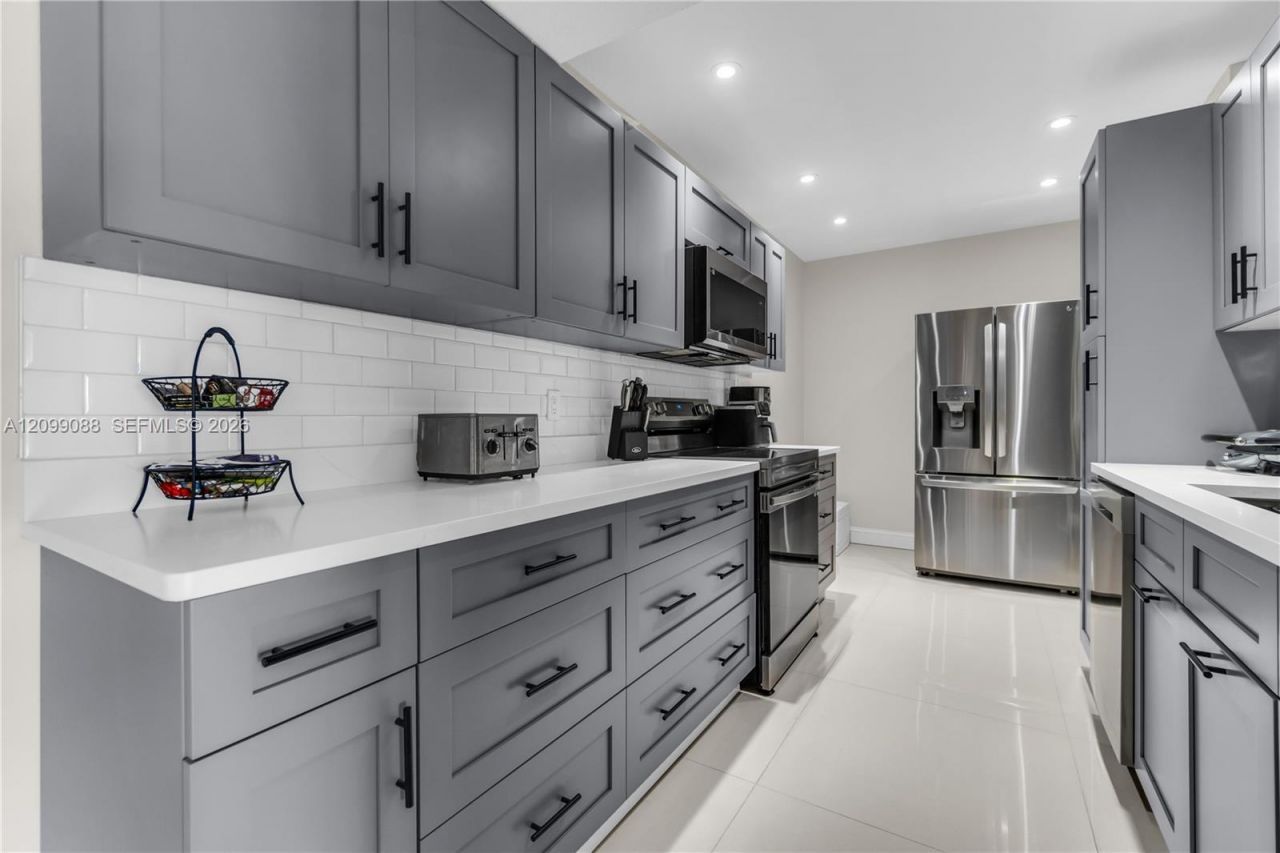 3850 Washington St , Unit 704, Hollywood, FL 33021 Photo