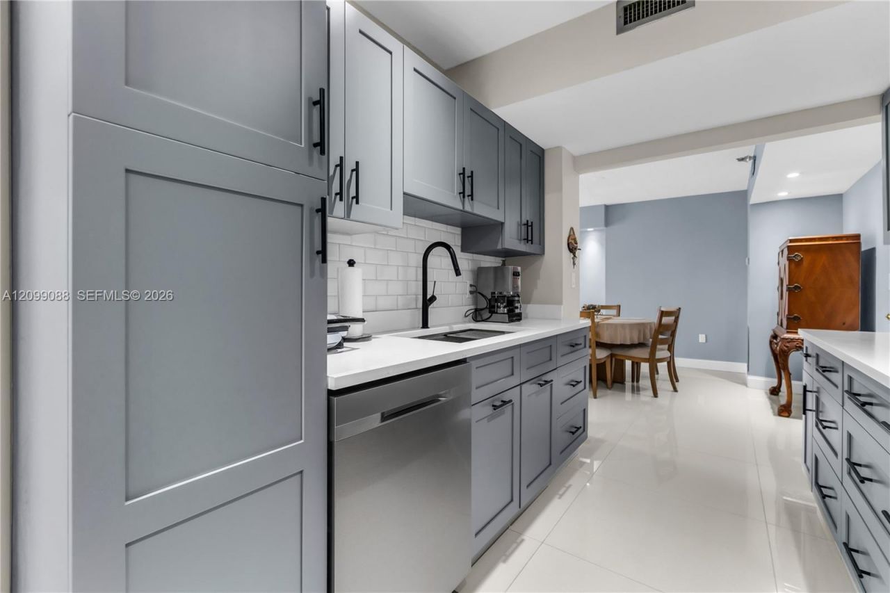 3850 Washington St , Unit 704, Hollywood, FL 33021 Photo