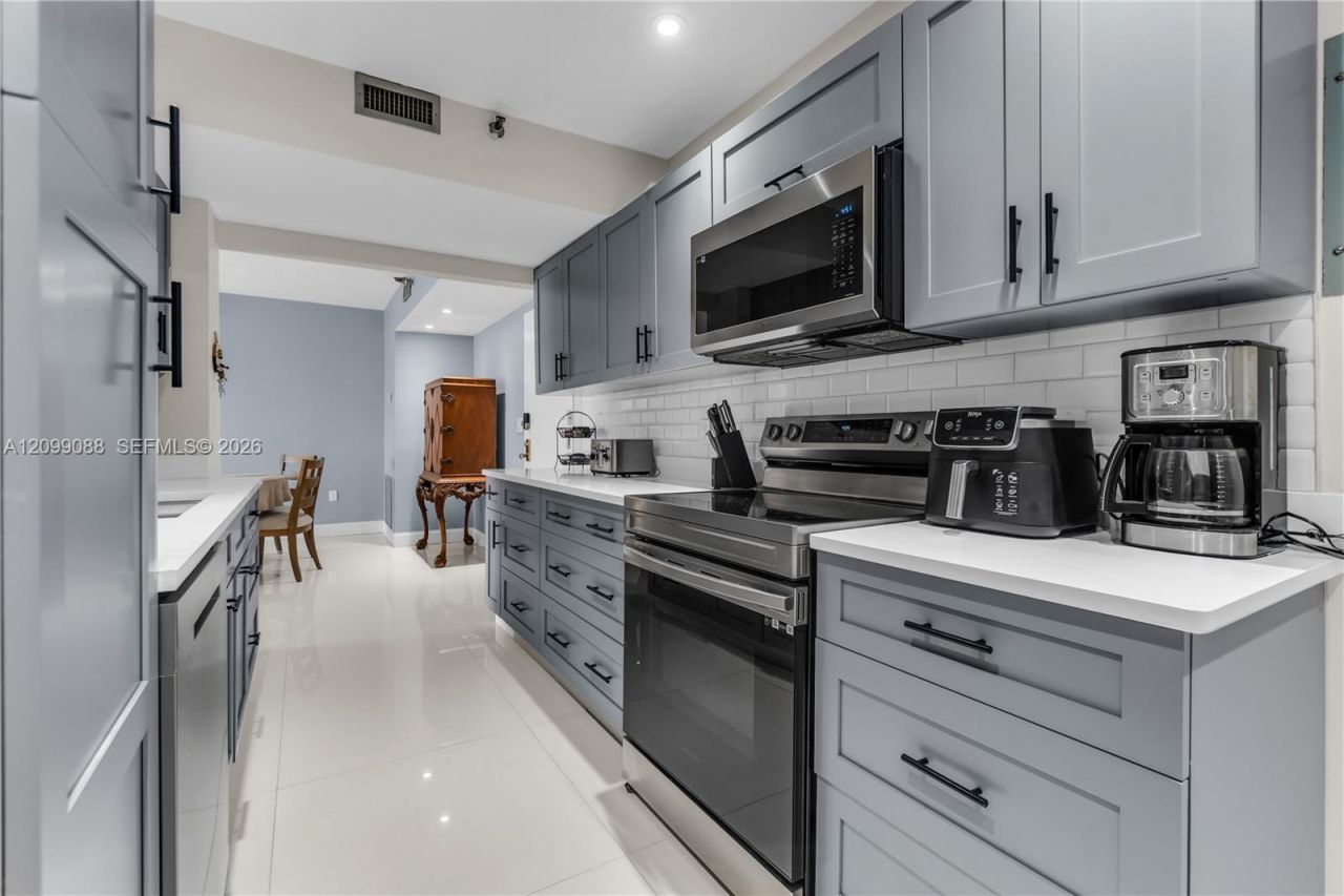 3850 Washington St , Unit 704, Hollywood, FL 33021 Photo