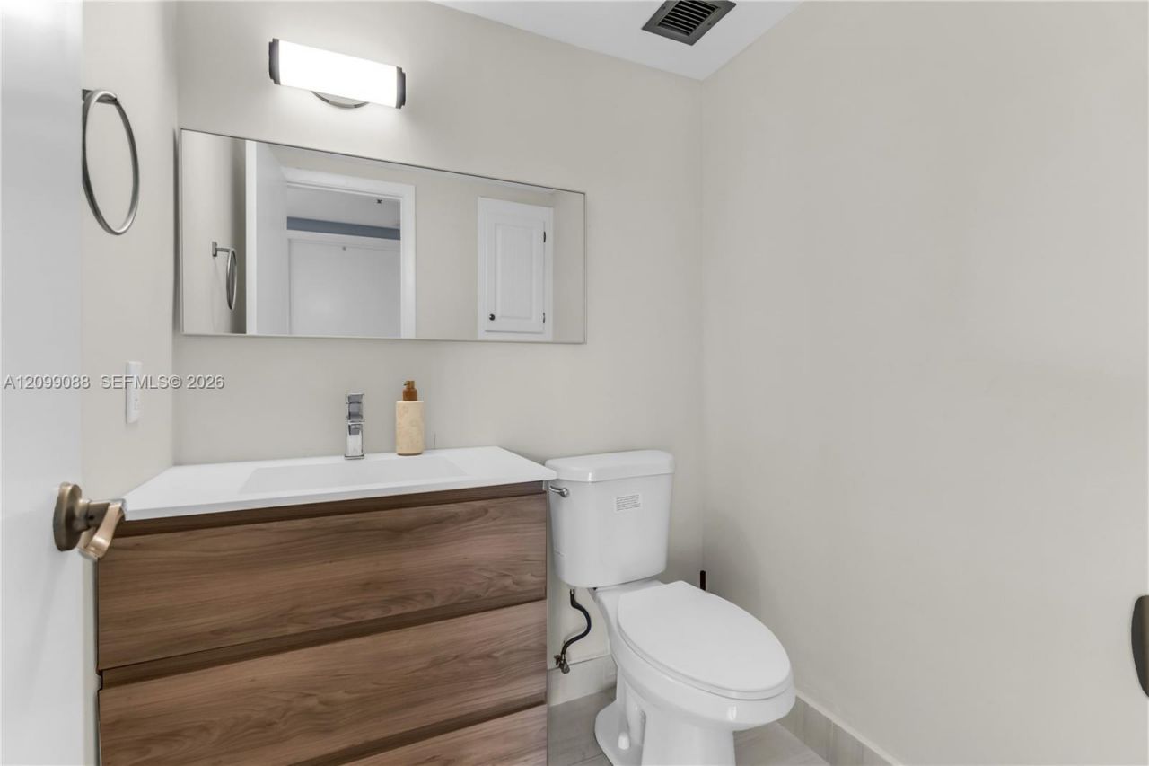 3850 Washington St , Unit 704, Hollywood, FL 33021 Photo