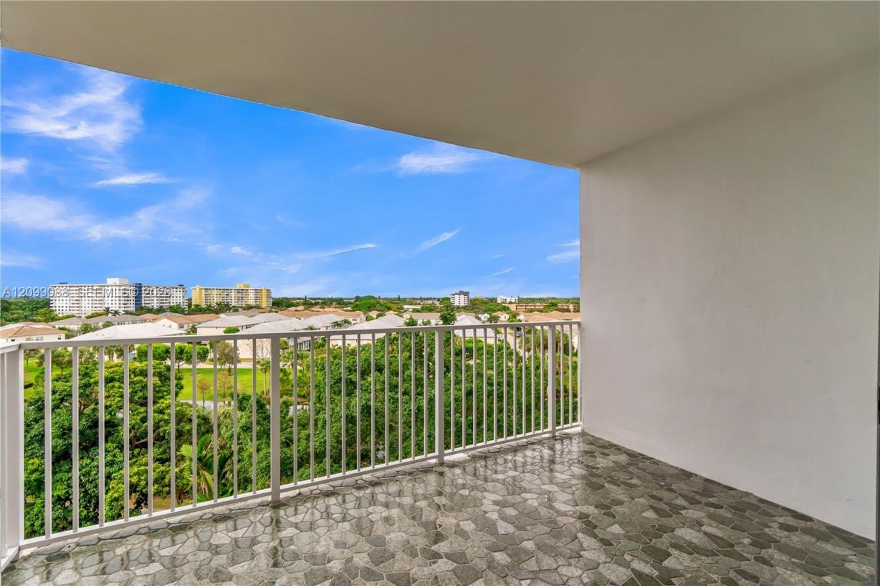 3850 Washington St , Unit 704, Hollywood, FL 33021 Photo