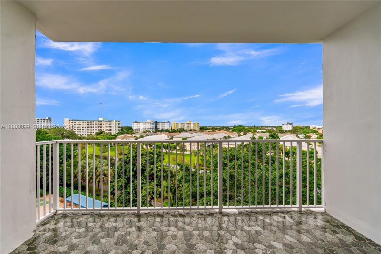 3850 Washington St , Unit 704, Hollywood, FL 33021 Photo