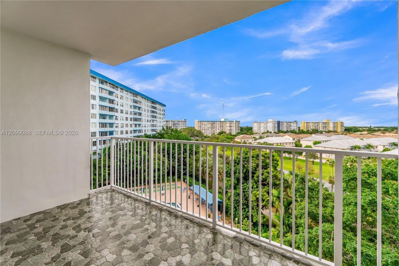 3850 Washington St , Unit 704, Hollywood, FL 33021 Photo