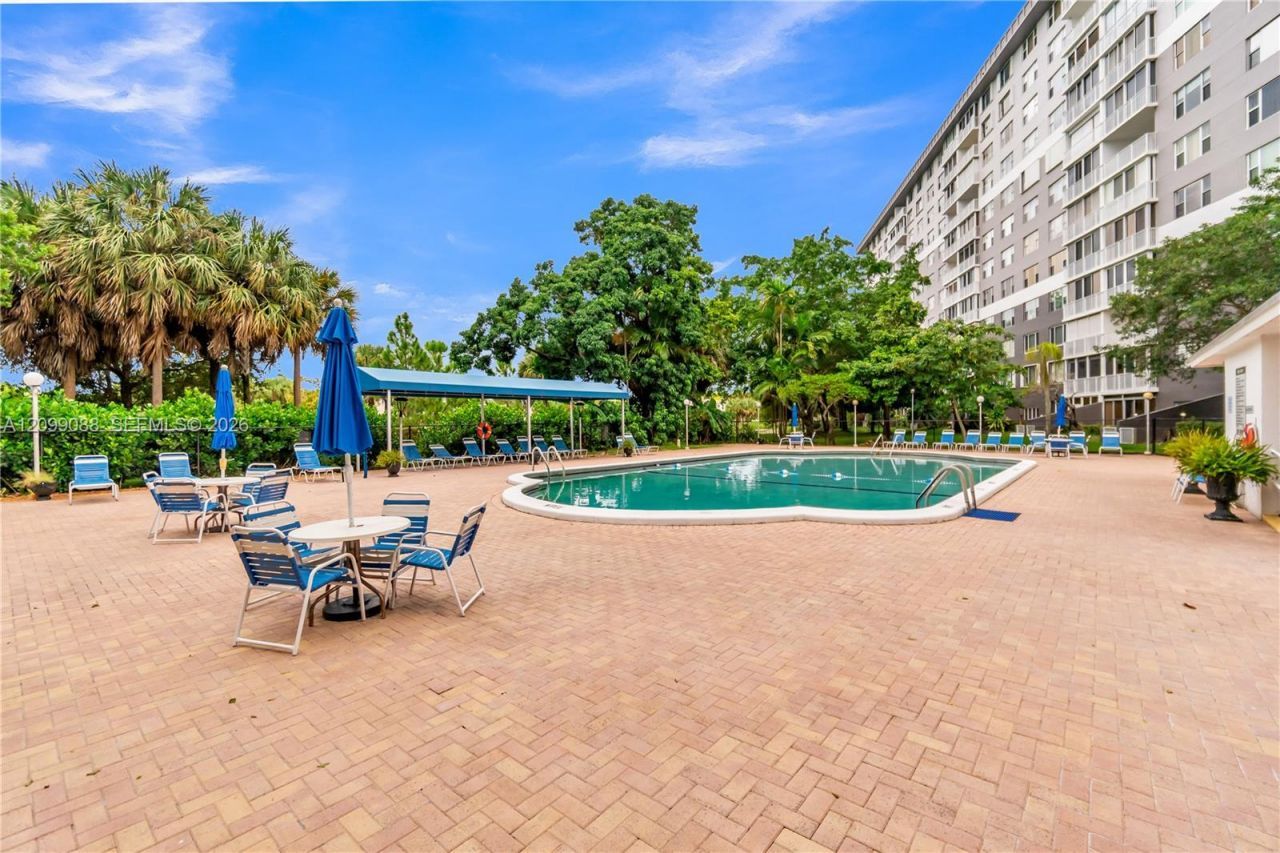 3850 Washington St , Unit 704, Hollywood, FL 33021 Photo