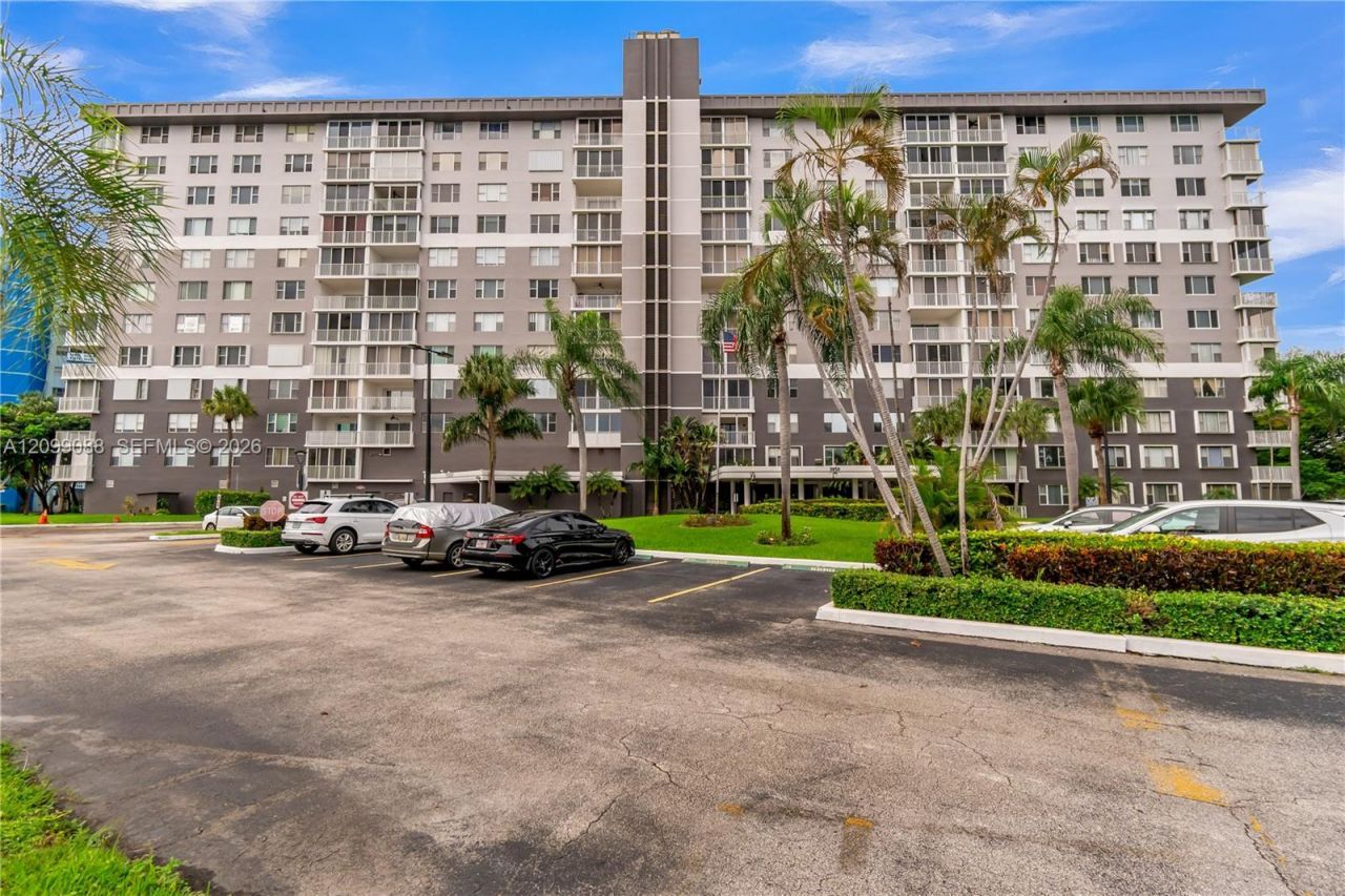 3850 Washington St , Unit 704, Hollywood, FL 33021 Photo