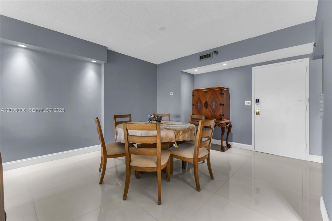 3850 Washington St , Unit 704, Hollywood, FL 33021 Photo