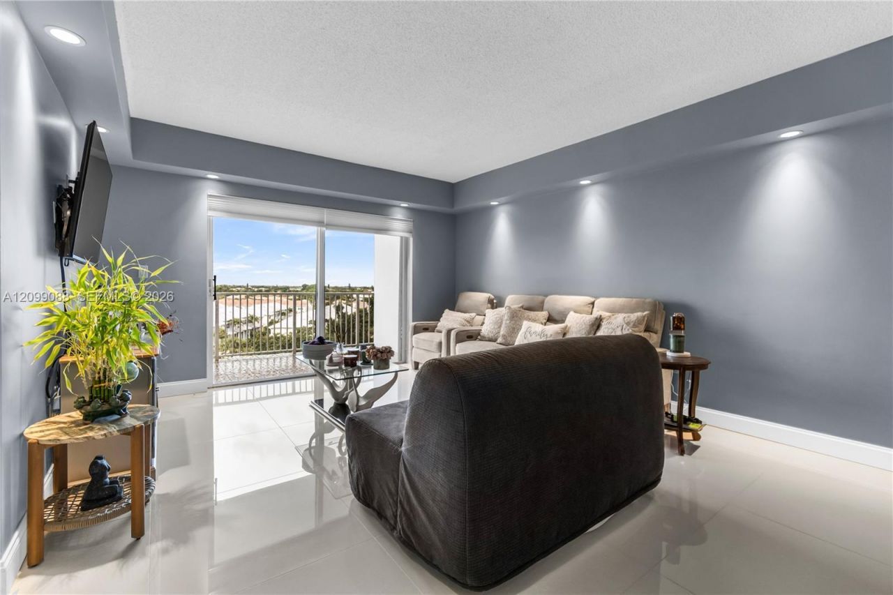 3850 Washington St , Unit 704, Hollywood, FL 33021 Photo