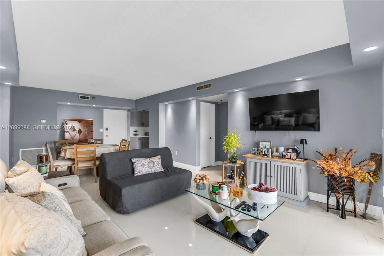 3850 Washington St , Unit 704, Hollywood, FL 33021 Photo