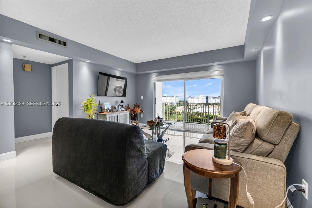 3850 Washington St , Unit 704, Hollywood, FL 33021 Photo