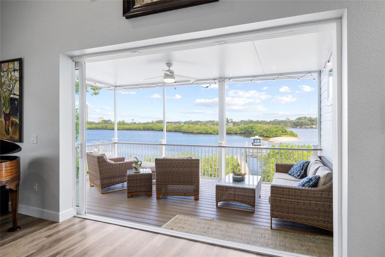 1512 Riverside Drive, Tarpon Springs, FL 34689 Photo