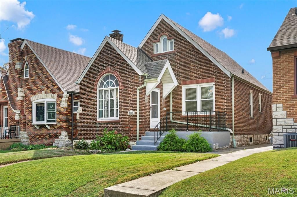 4142 Fairview Avenue, Saint Louis, MO 63116 Main Photo