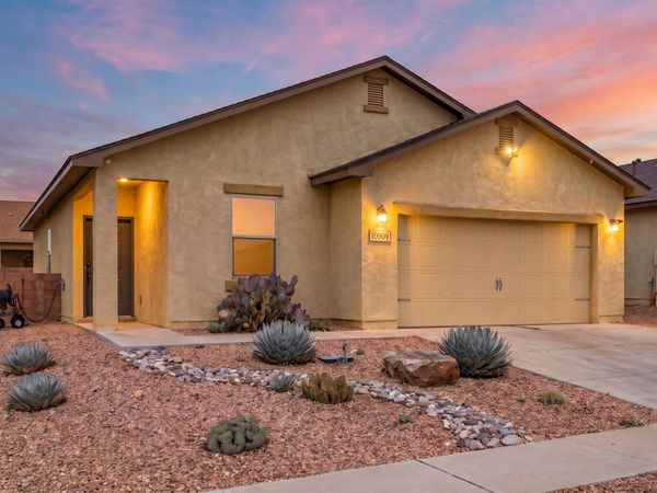10909 Del Carmen Street NW, Albuquerque, NM 87114
