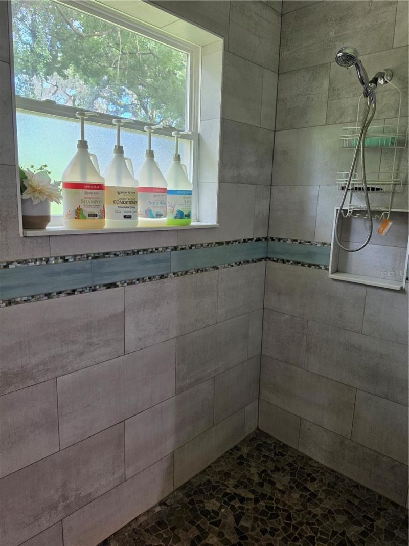 390 Henderson Avenue , Seffner, FL 33584 Photo