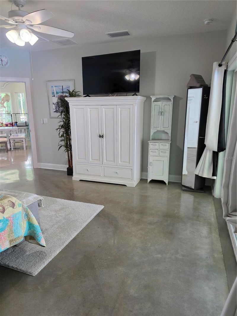 390 Henderson Avenue , Seffner, FL 33584 Photo