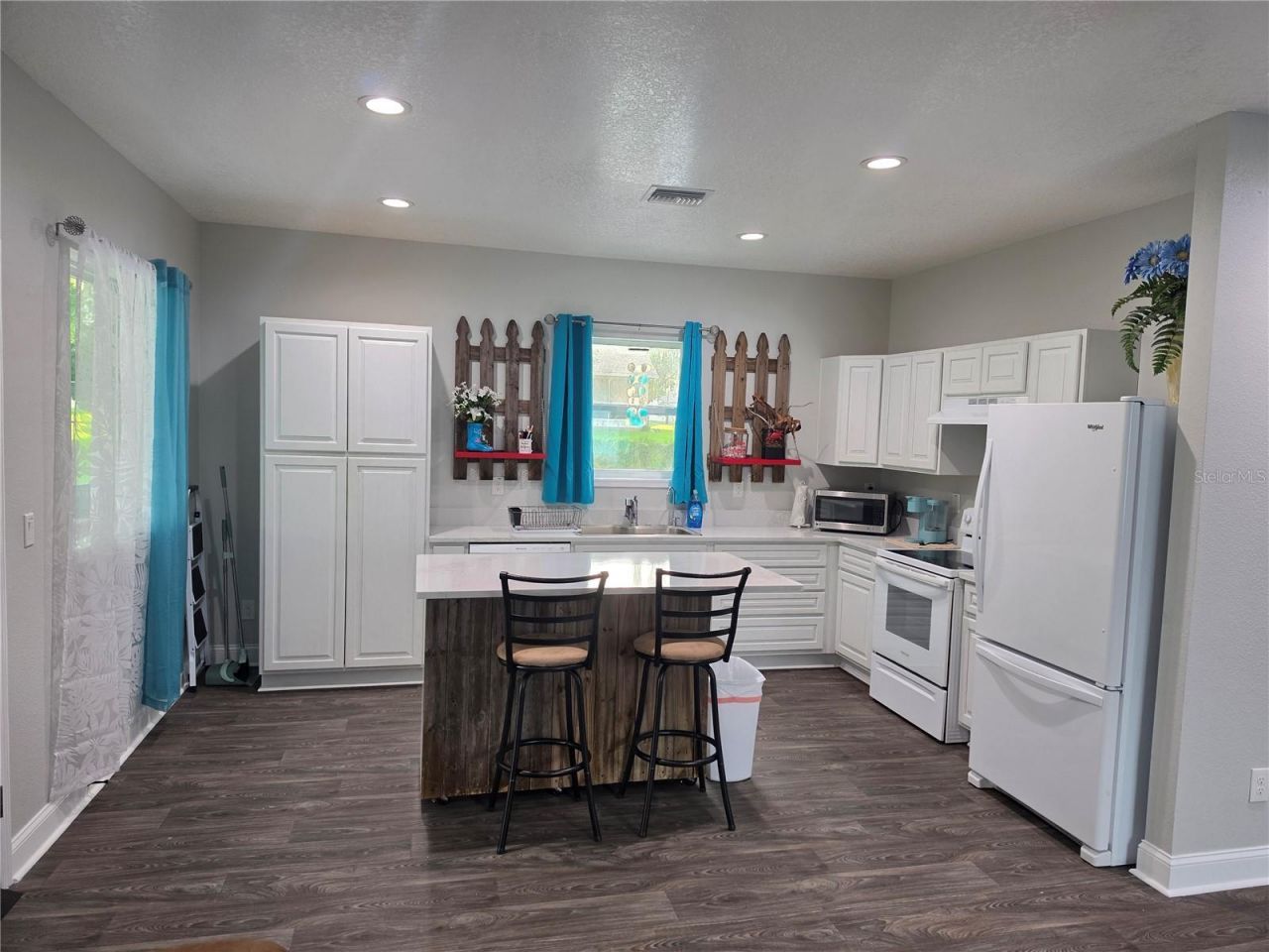 390 Henderson Avenue , Seffner, FL 33584 Photo