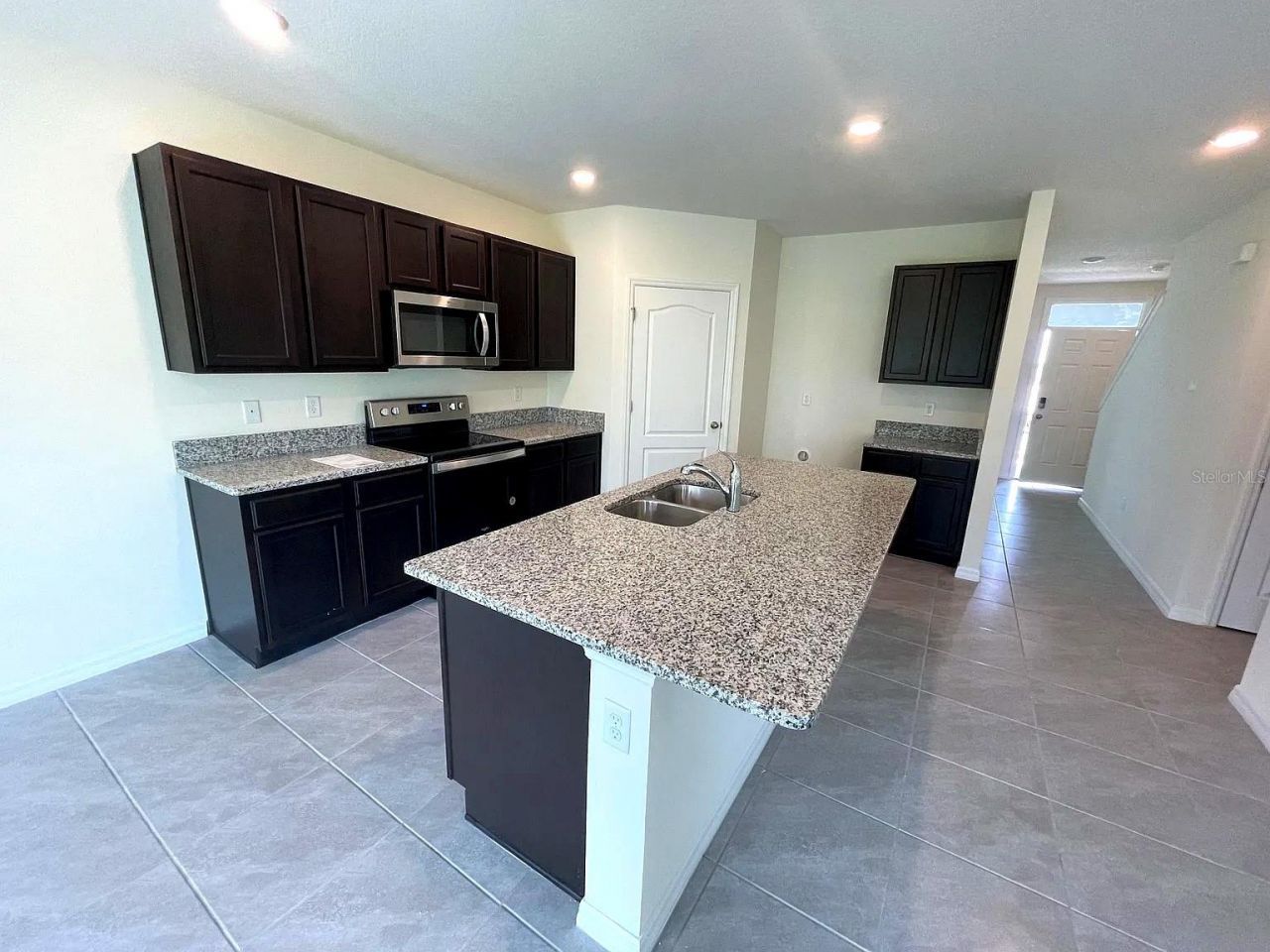 2030 Maple Ridge Drive , Zellwood, FL 32798 Photo