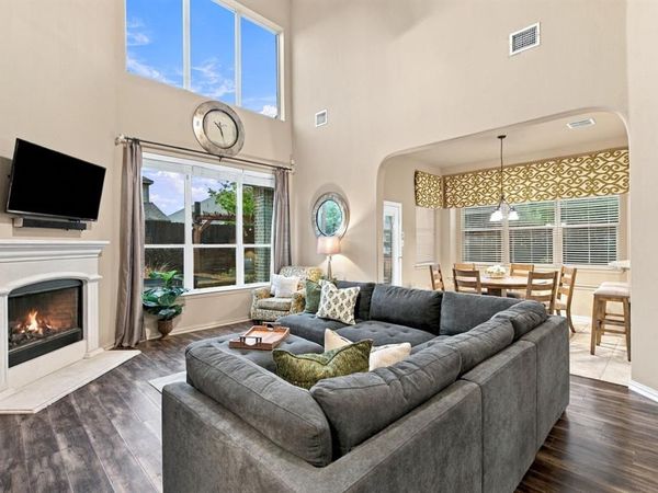1229 Realoaks Drive , Fort Worth, TX 76131