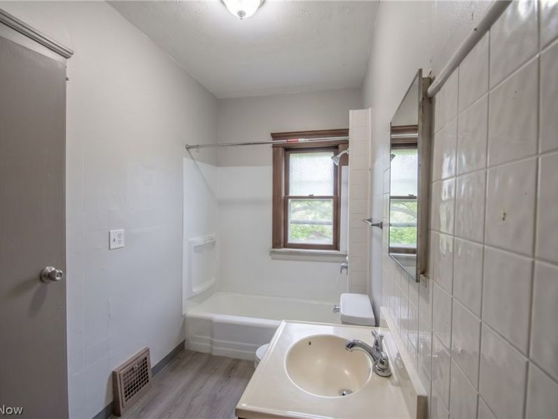 2897 E 111th Street, Cleveland, OH 44104 Photo 13