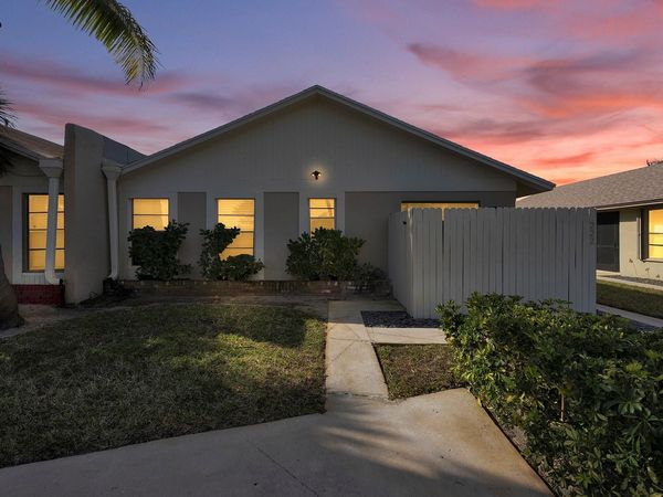 222 SE 1ST Circle, Boynton Beach, FL 33435