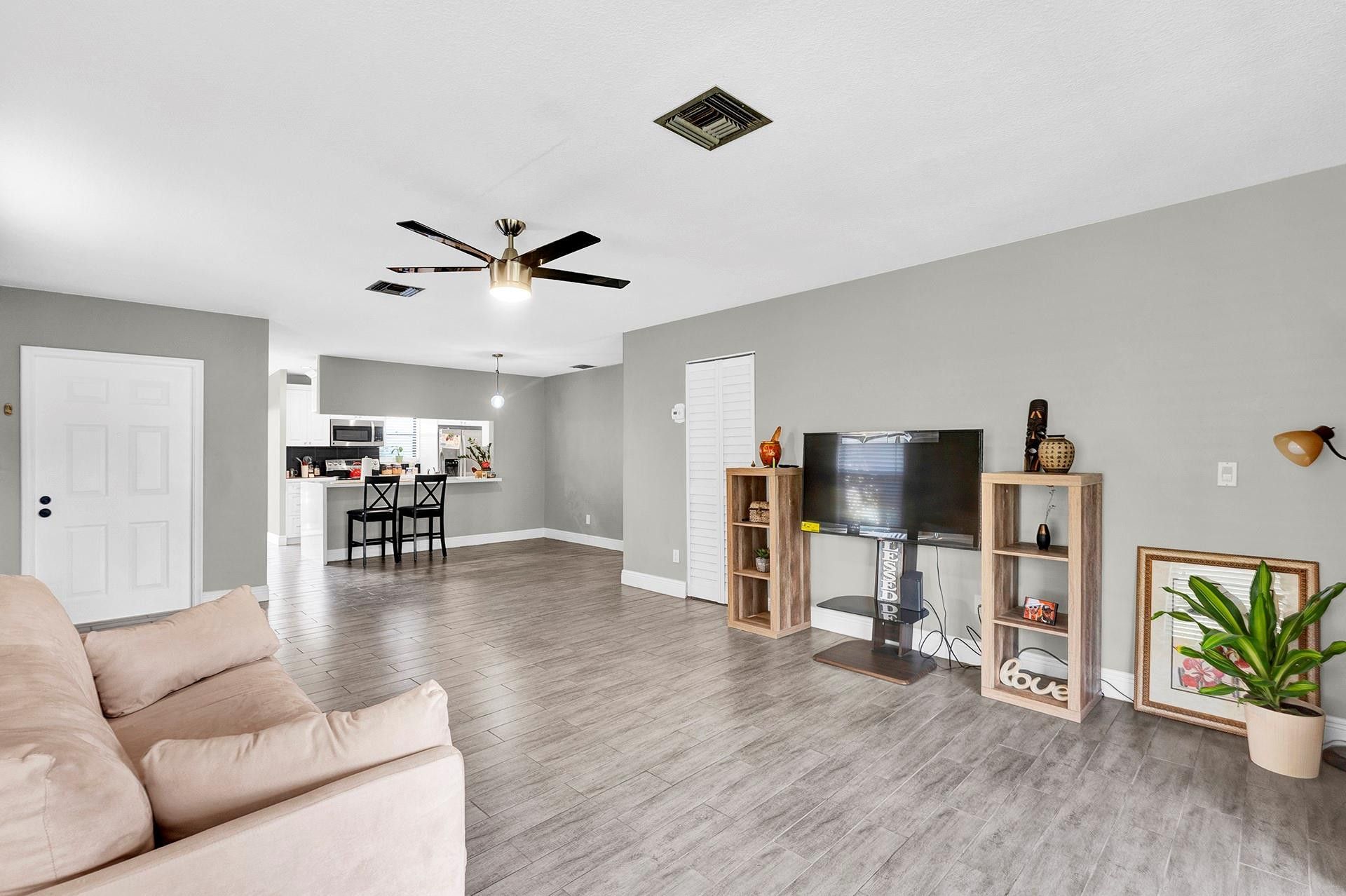 222 SE 1st Circle, Boynton Beach, FL 33435 Photo