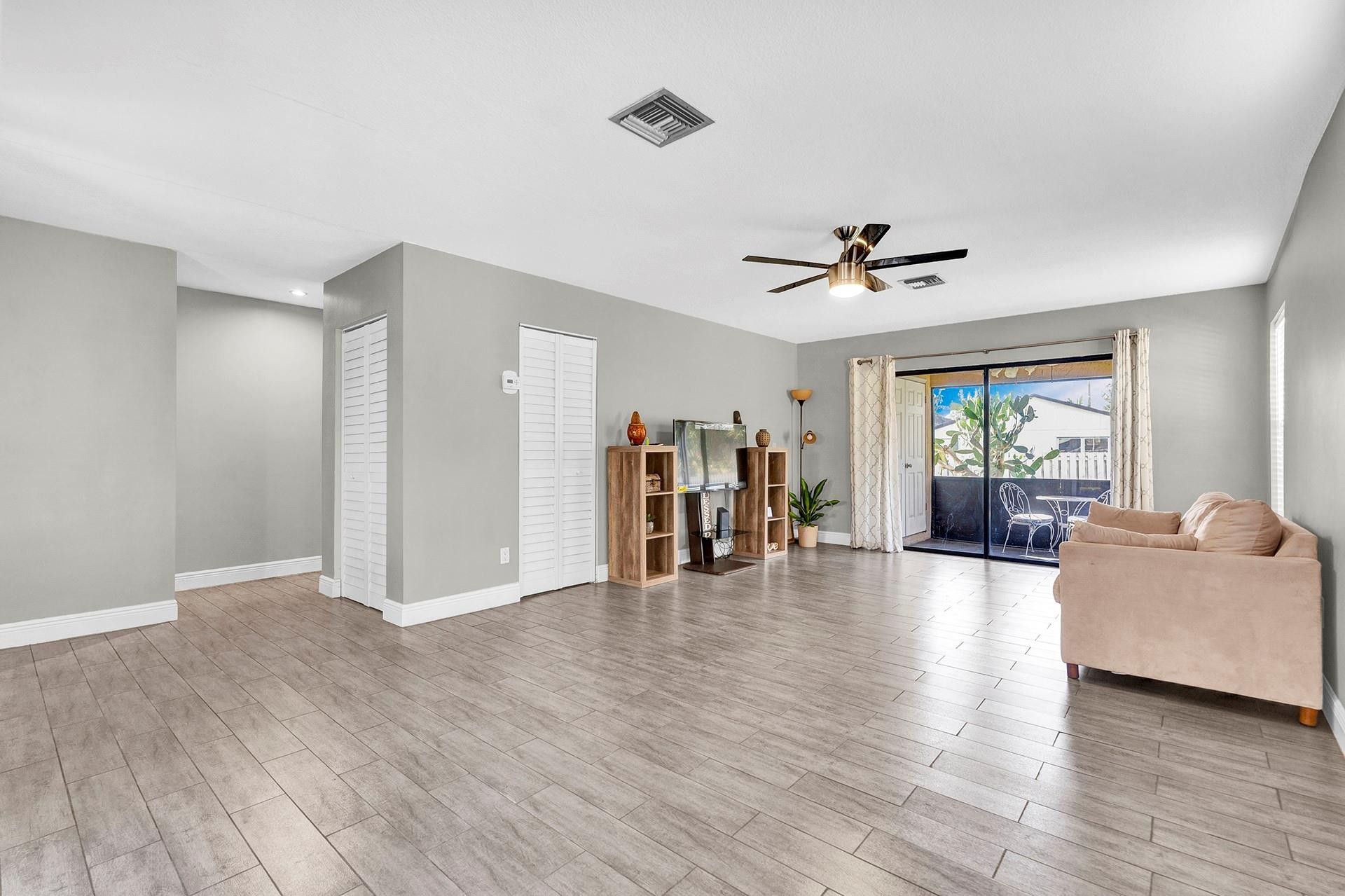222 SE 1st Circle, Boynton Beach, FL 33435 Photo