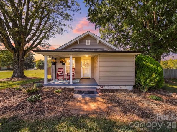 4021 SULPHUR SPRINGS Road NE, Hickory, NC 28601
