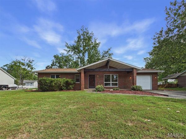 116 Mark Trail Drive , Glen Carbon, IL 62034