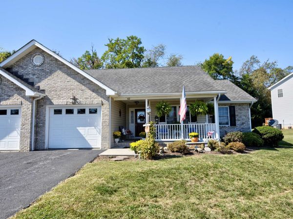 42 MERIWETHER CIR, STUARTS DRAFT, VA 24477