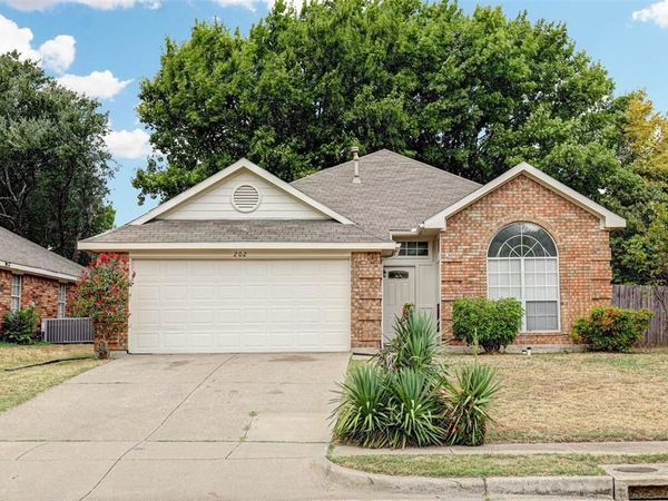 202 Chamblin Drive, Cedar Hill, TX 75104