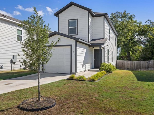 36 Trinity CIR, Lockhart, TX 78644