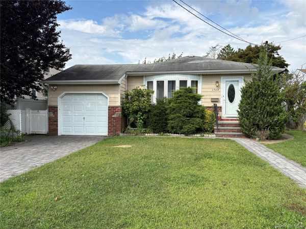1304 Little Neck Avenue , North Bellmore, NY 11710