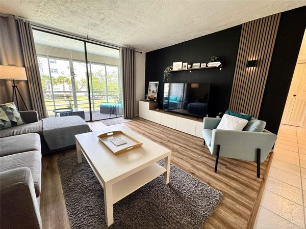 2811 SOMERSET Drive, Unit 206, Lauderdale Lakes, FL 33311