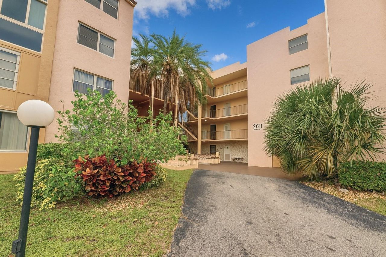 2811 Somerset Drive, Unit 206, Lauderdale Lakes, FL 33311 Photo