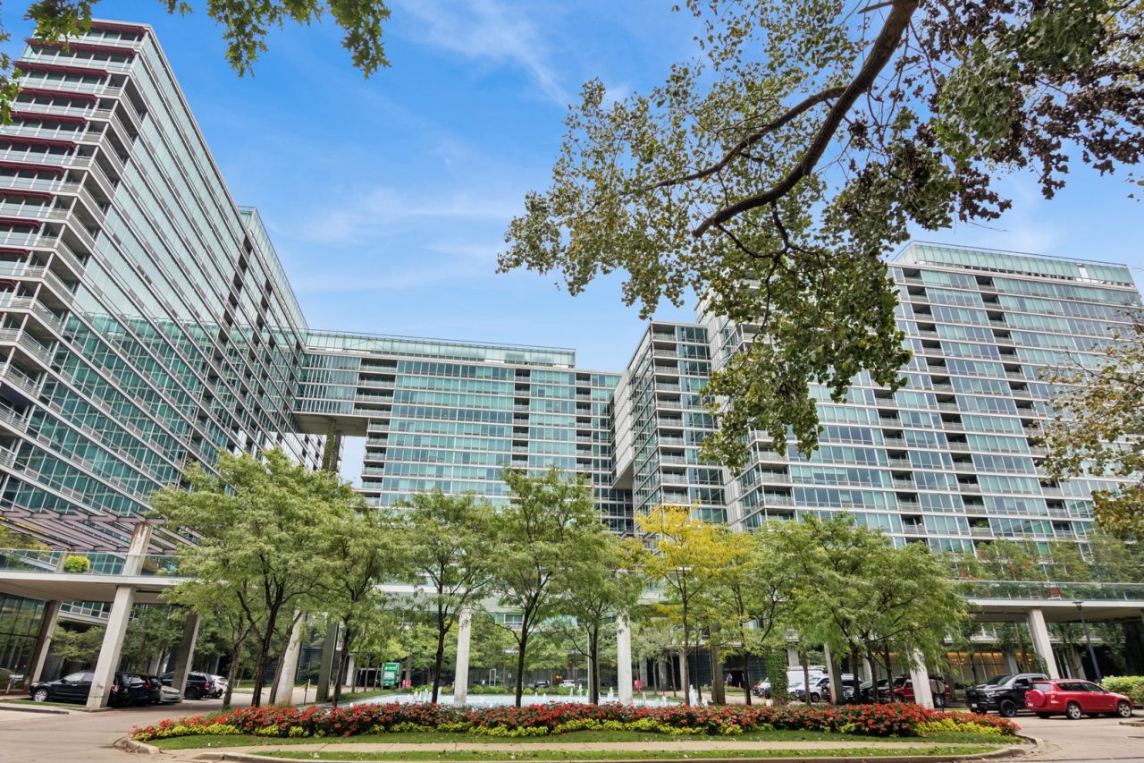 9715 Woods Drive, Unit 1710, Skokie, IL 60077 Main Photo