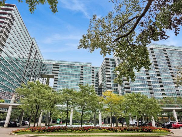 9715 Woods Drive, Unit 1710, Skokie, IL 60077