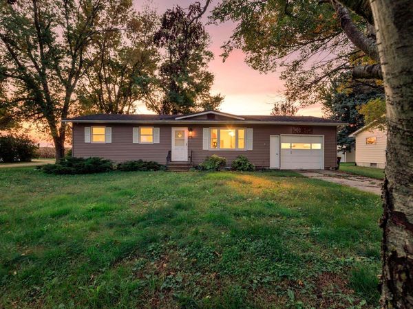 90 10th Street SE, Wells, MN 56097