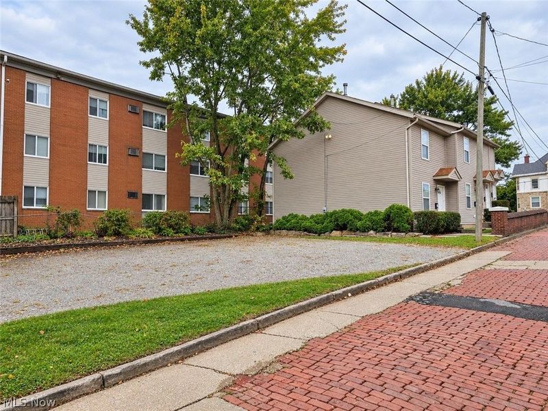 642 E Buchtel Avenue, Akron, OH 44304 Photo 2