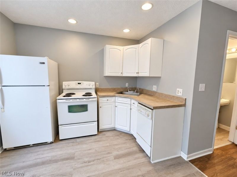 642 E Buchtel Avenue, Akron, OH 44304 Photo 6
