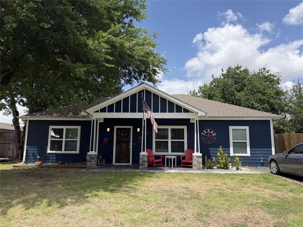 1338 S Pine Street, Grapevine, TX 76051