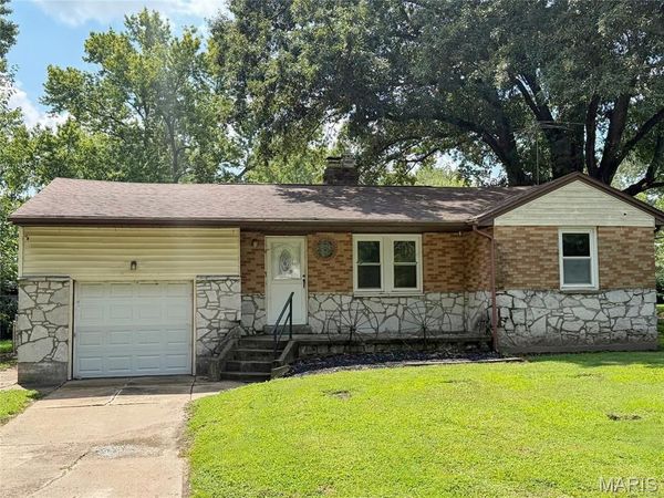 1572 Farmview Avenue, St Louis, MO 63138