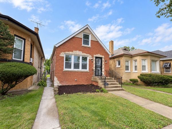 8332 S Oglesby Avenue, Chicago, IL 60617