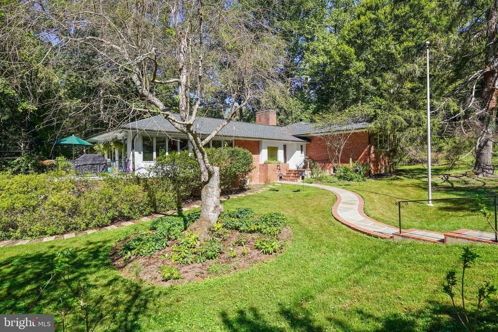 9233 FARNSWORTH DRIVE , POTOMAC, MD 20854