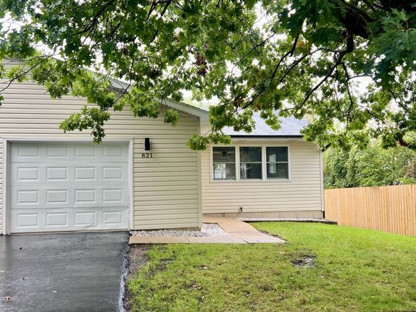 821 Belle Plaine Avenue , Gurnee, IL 60031