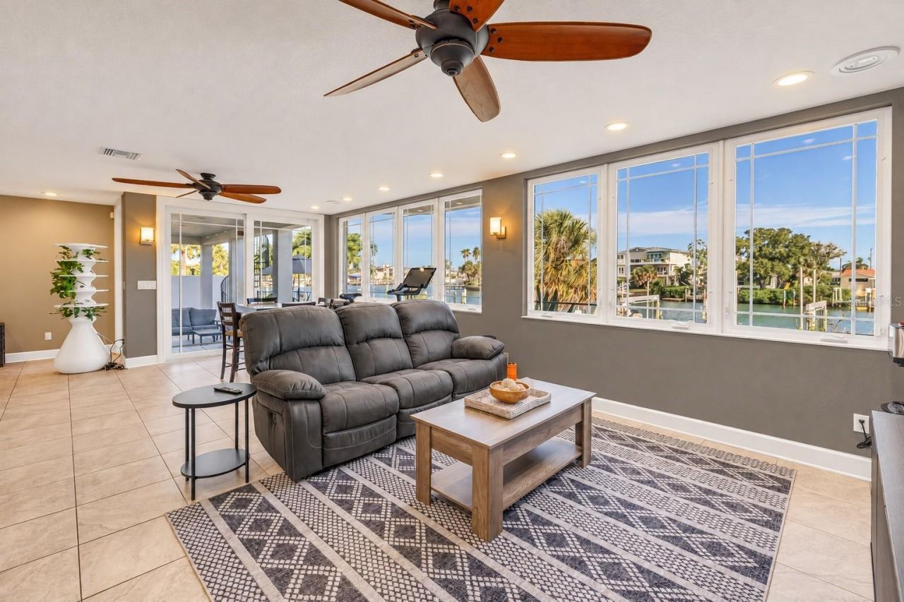 199 21st Avenue, Saint Pete Beach, FL 33706 Photo