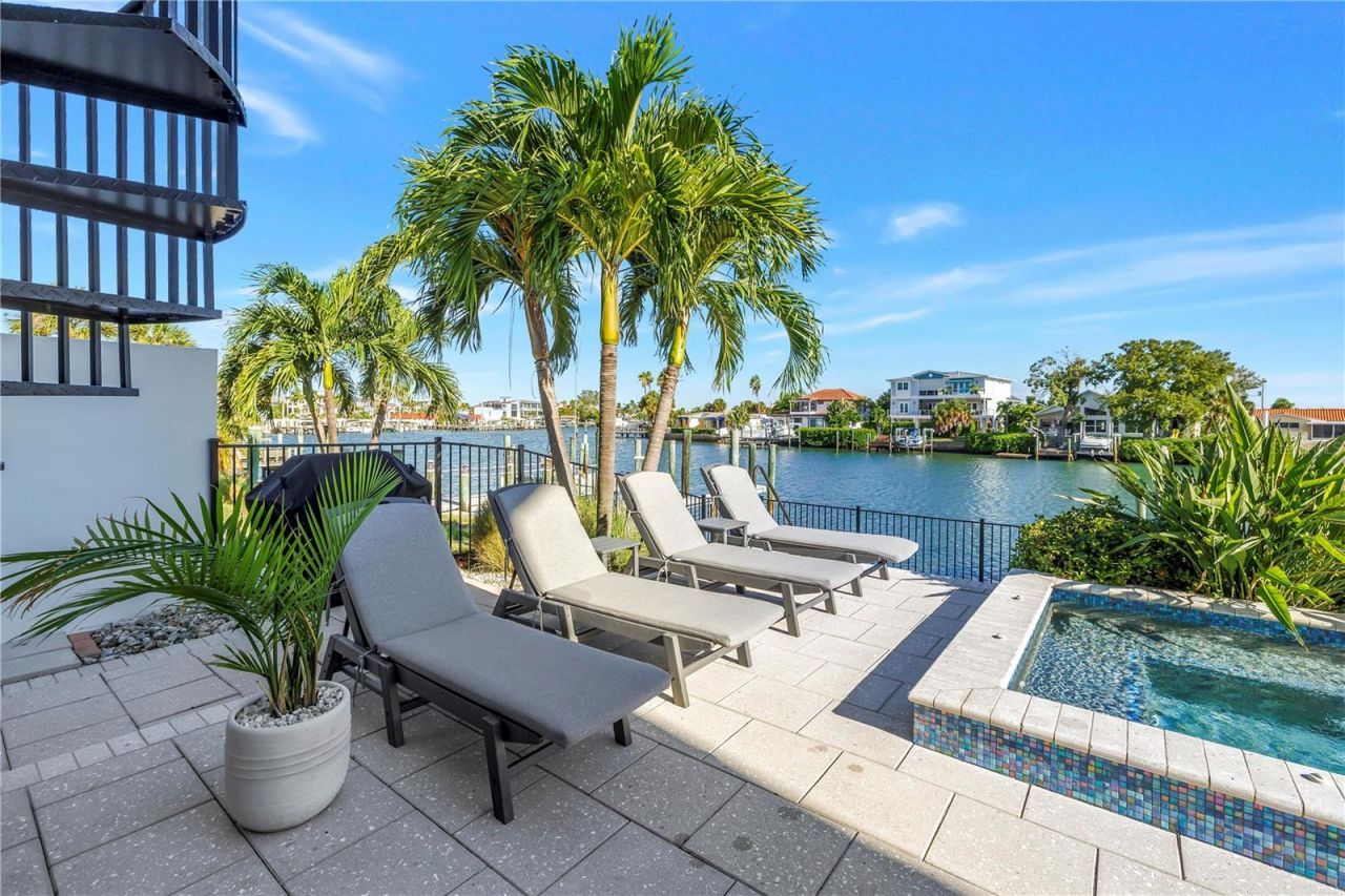 199 21st Avenue, Saint Pete Beach, FL 33706 Photo
